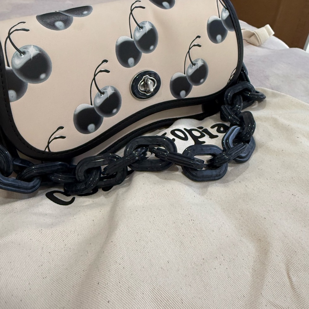 Cream and Navy/Black Cherry Coachtopia bag with  Chain Strap
